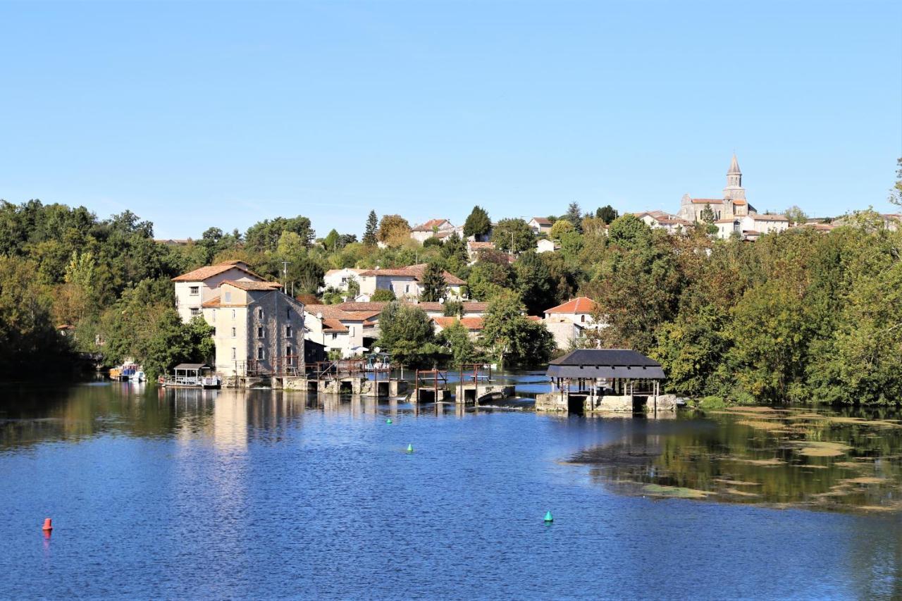 Gite Le Bonheur Hiersac Exterior foto